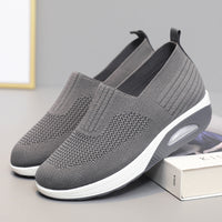 Damen Slip-On Sneakers mit atmungsaktivem Strickobermaterial von – Grau
