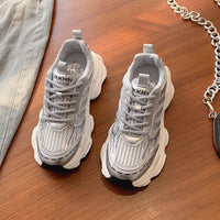 Damen Sportliche Sneaker mit dämpfendem Sohlenprofil und innovativem Mesh-Obermaterial – Silber
