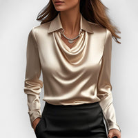 Elegante Damen Satinbluse mit Wasserfallkragen – Champagner