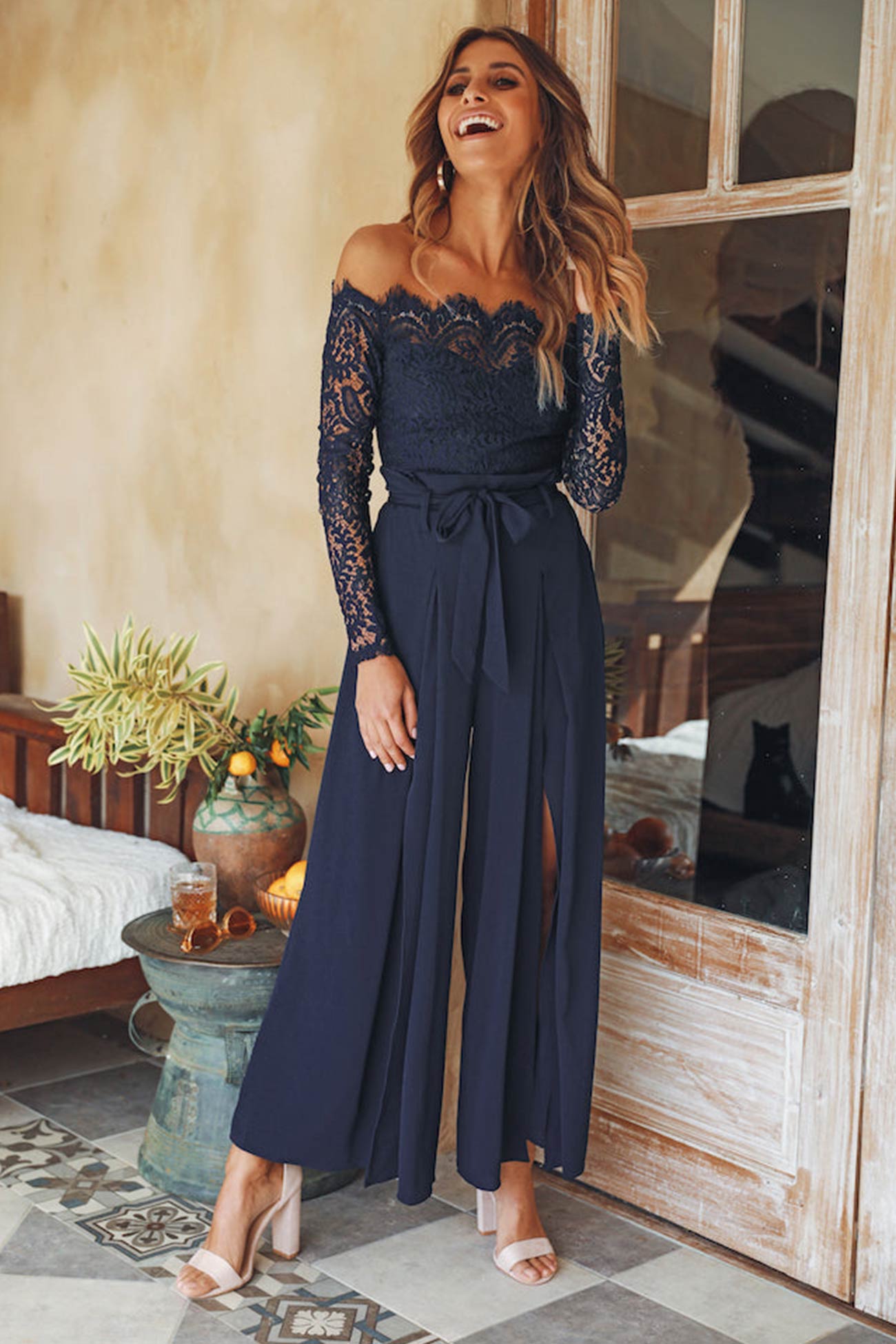 Heidi-Mode | Off Shoulder Jumpsuit mit Spitze und Schlitz
