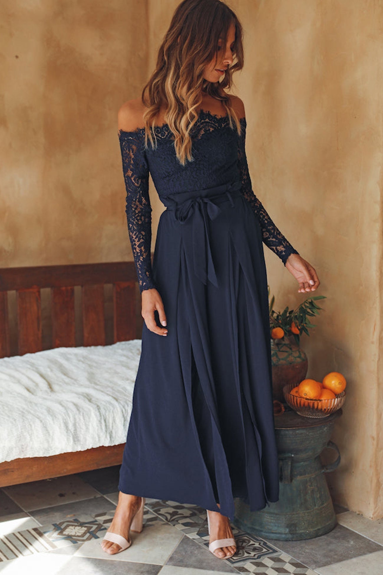Heidi-Mode | Off Shoulder Jumpsuit mit Spitze und Schlitz