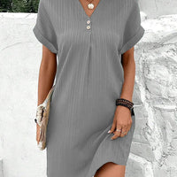 Claudia | Einfarbiges Kleid mit V-Ausschnitt – Grau