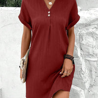Claudia | Einfarbiges Kleid mit V-Ausschnitt – Rot