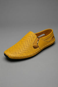 Orthopädische Herren Loafer mit Arch Support und atmungsaktiver Perforation Slip-On Design – Gelb