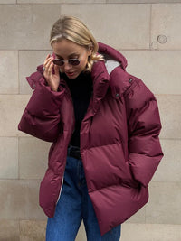 Damen Steppjacke mit Kapuze - Warme Daunenjacke in Kurzform – Weinrot