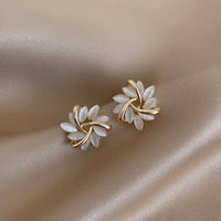 Elegante und Exquisite Kreisförmige Opalblüten-Ohrstecker in Gold – Gold