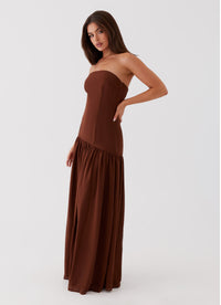 Selia | Langes, Trägerloses, Fließendes Kleid – Braun