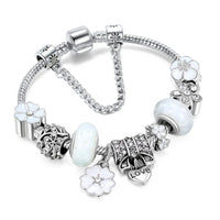 Sommerliche Pfirsichblüten Silberner Charm-Armband | Zeitloses und Elegantes Accessoire für Jeden Anlass – Weiß