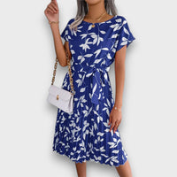 Florienne – Faltenkleid mit verspieltem Charme – Marine