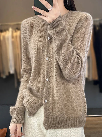 Koira | Weicher Strickcardigan mit Zopfmuster