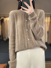 Koira | Weicher Strickcardigan mit Zopfmuster – Grau