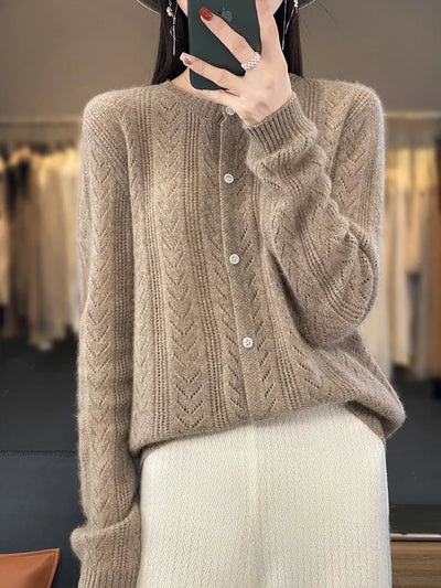 Koira | Weicher Strickcardigan mit Zopfmuster