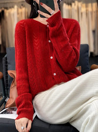 Koira | Weicher Strickcardigan mit Zopfmuster – Rot