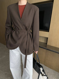 Vaiba | Designer-Blazer mit geraffter Taille – Kaffee