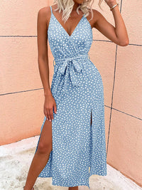 Sommerkleid für Damen - Luftiges Maxikleid mit V-Ausschnitt und Schlitz – Hellblau