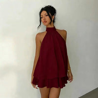 Serenya™ Kleid mit Halterbindung und Natürlicher Leichtigkeit – Weinrot