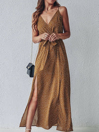 Sommerkleid für Damen - Luftiges Maxikleid mit V-Ausschnitt und Schlitz – Khaki