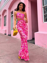 Celestine - Schmal geschnittenes Kleid mit floralem Muster – Rosa
