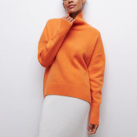 Avery™ - Pullover mit hohem Kragen – Orange