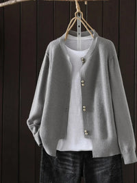 Elara | Perlenknopf Cardigan – Grau