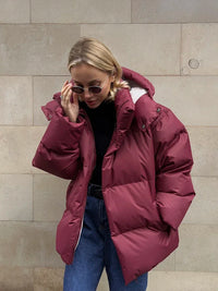 Warme Damen Winterjacke | Gesteppter Mantel mit Kapuze – Bordeaux