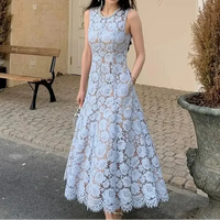 Elorien™ Kleid Mit Zarter Spitze und Fließender Passform – Blau