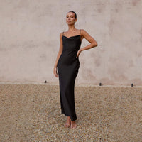 Daira | Langes Satin-Kleid – Schwarz