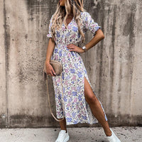 Zoey | Kleid mit Blumenmuster und Schlitz – Weiß/Violett