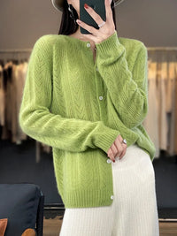 Koira | Weicher Strickcardigan mit Zopfmuster – Hellgrün