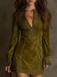 Gina™ – Kurzes Kleid aus Wildleder mit Spitze – Feminin & Saffiniert – Grün