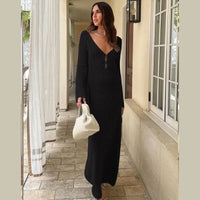 Frieda Hollow Sommerkleid | Gestricktes Sommerkleid mit V-Ausschnitt und langem Schnitt – Schwarz