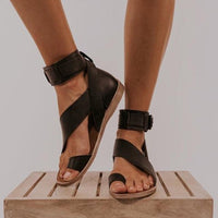 Heidi-Mode | Sandalen mit Kreuzband und Zehenring – Schwarz
