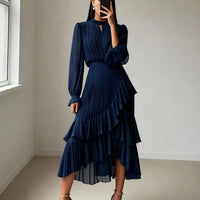 Lioren™ Kleid mit Edlem Plissee und Asymmetrischen Volants – Dunkelblau