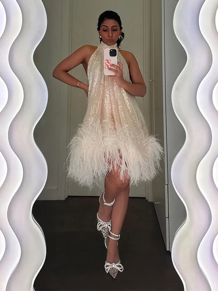 Joy - Glitzerndes Minikleid mit Federn