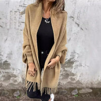 Valmonté™ Mantel im Poncho-Stil aus Weichem Garn mit Fransen und Handgearbeitetem Finish / Die Sanftheit des Winters trifft auf Französische Eleganz! – Camel
