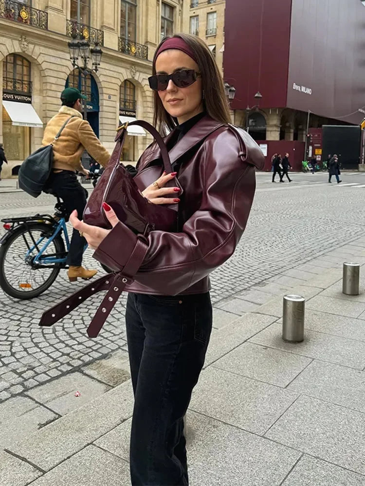 Sinerla | Schlanke kurze Lederjacke für Damen