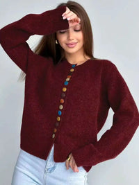 Victoria | Eleganter Damen Cardigan mit dekorativen Knöpfen – Weinrot