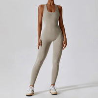 Miranda | Yoga Jumpsuit Mit Offenem Rücken – Mokka-Braun
