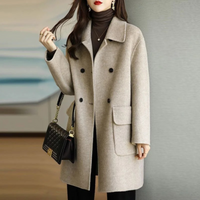 Eleganter Damenmantel - Zweireihig mit Kragen und Taschen – Beige