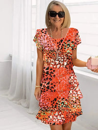 Waltraud | Elegante, fließende Robe mit Volants – Orange / Rot