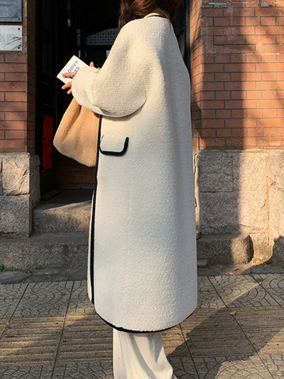 Reithoria | Damen Lammfell Mantel mittellang V-Ausschnitt Doppelreihig Wintermode