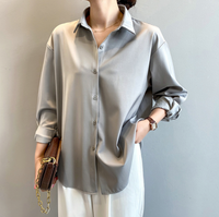 Ivy Sommerbluse | Moderne Seidenbluse für Damen mit Knöpfen – Grau
