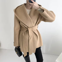 Noelia | Wolllacke mit Kapuze – Beige