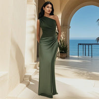 Amber™ – Ein Schulter Satin Maxikleid – Grün