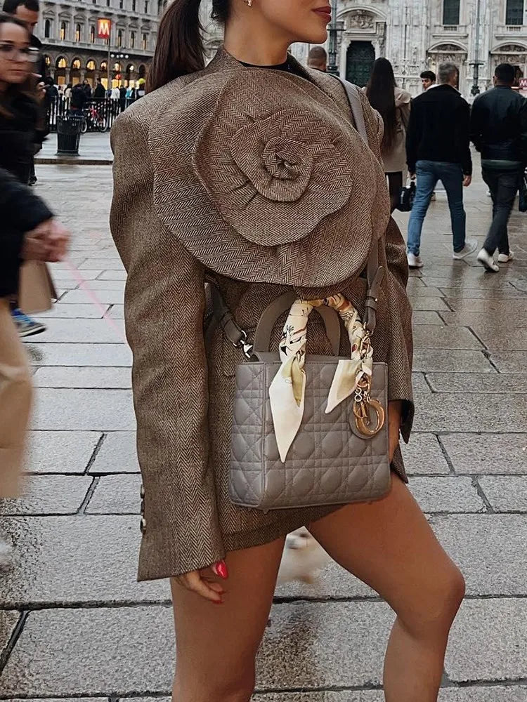 Klemyra | Modischer brauner Blazer und Rock für Damen