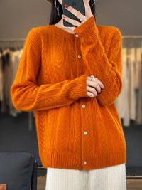 Koira | Weicher Strickcardigan mit Zopfmuster – Orange