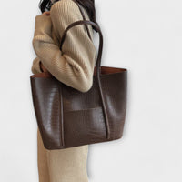 Serelina – Elegante Schultertasche mit Struktur – Schokolade