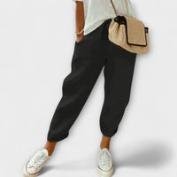 Benia – Luftige Freizeithose mit femininer Silhouette – Schwarz