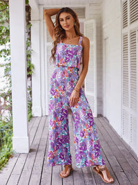 Nigela Floral Jumpsuit | Leichter Sommer-Jumpsuit mit Rückenausschnitt und weiten Beinen – Lila