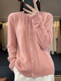 Koira | Weicher Strickcardigan mit Zopfmuster – Rosa